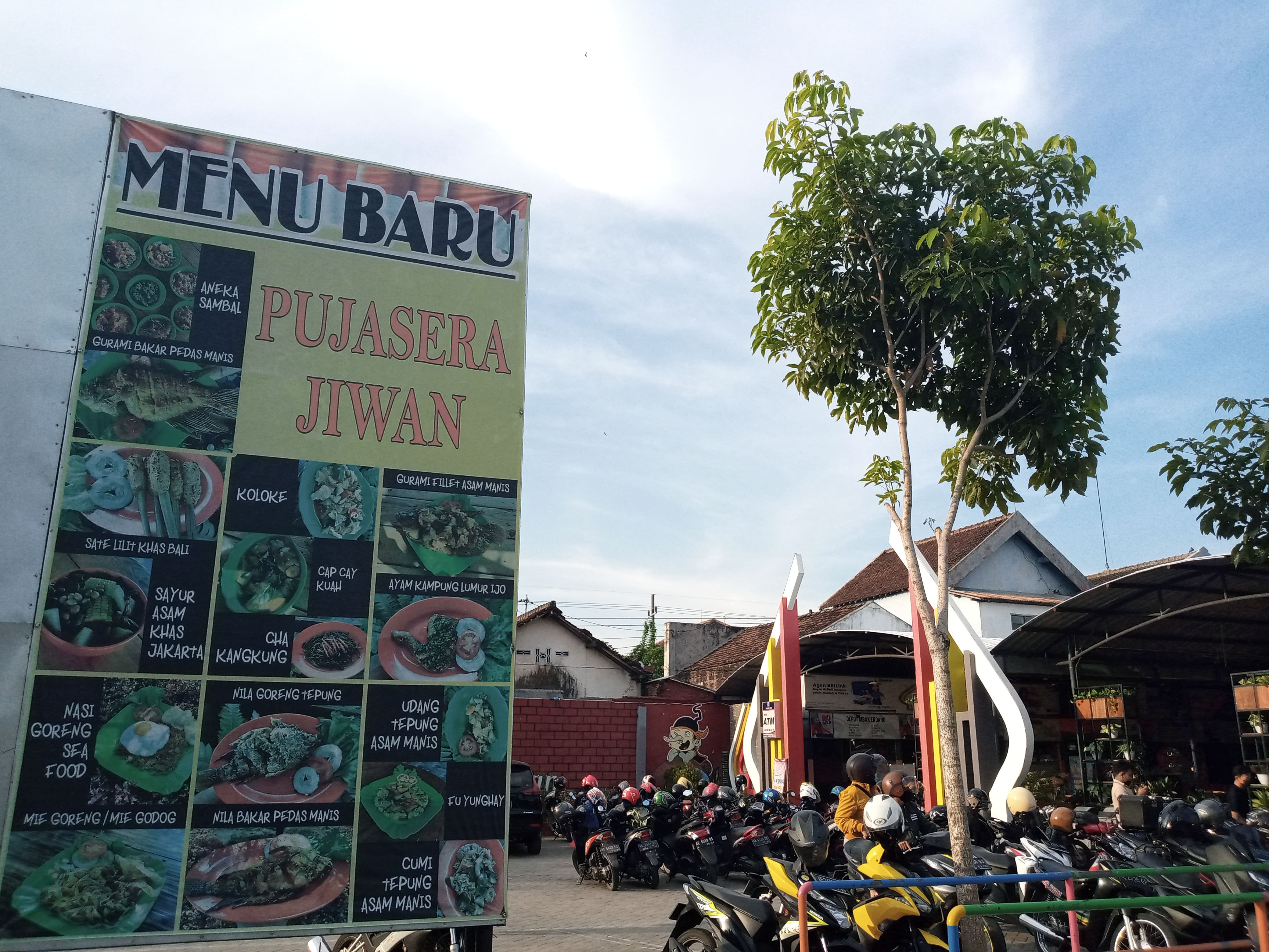 Wisata Kuliner di Pujasera Jiwan Madiun