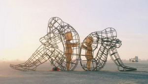 Innerlijk-conflict-Sculpture-Love-Alexandr-Milov-300x170.png