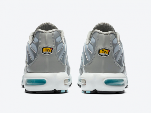 NIKE-AIR-MAX-PLUS-GLACIER-2.png