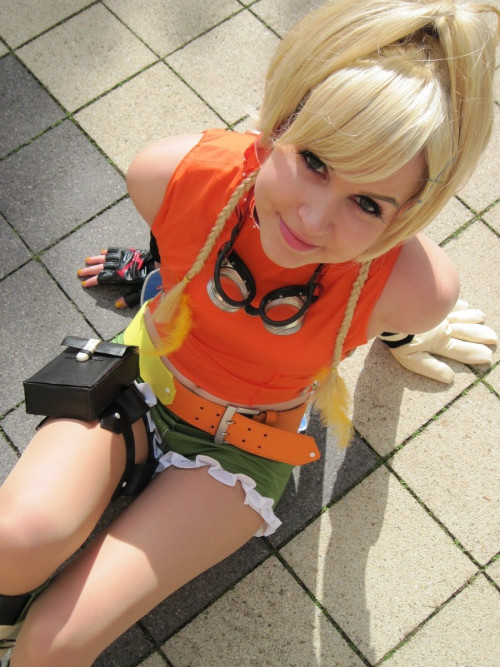 rikku cosplay by a teen d2z77ir