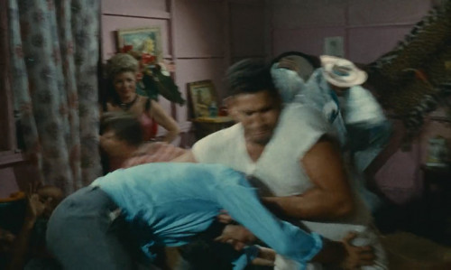 That.Man.From.Rio.1964.720p.BluRay.x264.AAC-YTS.MX.mp4_snapshot_01.37.59_2021.07.28_12.12.06.jpg