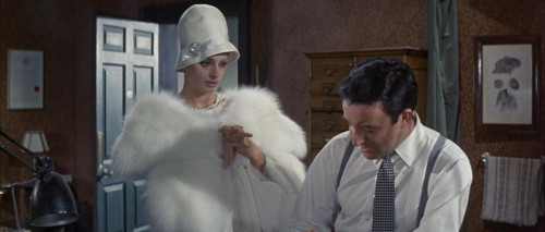 The.Millionairess.1960.720p.BluRay.x264.AAC-YTS.MX.mp4_snapshot_00.38.01_2021.07.28_13.29.03.jpg