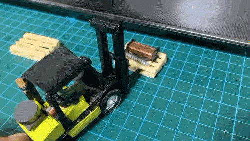 Cardboard Mini Forklift V2 Loading Pallet