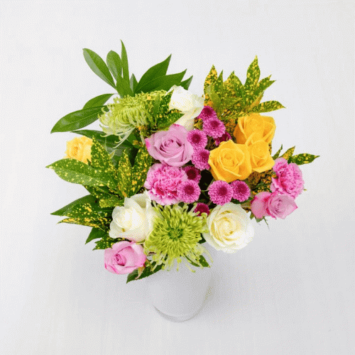 Purchase and surprise your friend, family or love with the most beautiful Mixed Flower Arrangement to celebrate in any occasion. Contact us today and place your order.