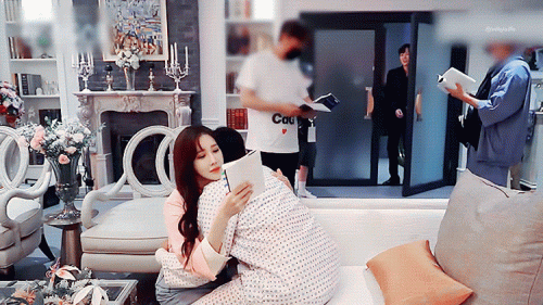 https://youtu.be/OXKepUJx0YU
[메이킹] 애절함 폭발한 키스신 비하인드와 머쓱한 방해꾼의 등장?!
#심수련 #로건리 #하윤철 #펜트하우스